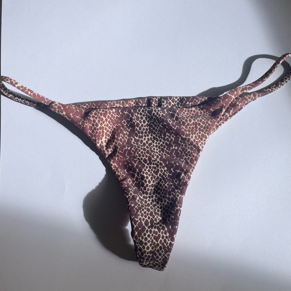 Benoa Swim Luna Bottom in Bruna Print Size Petite - Picture 6 of 7